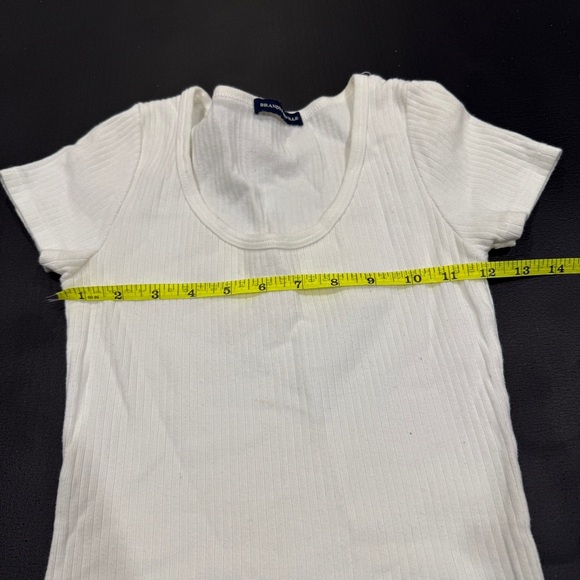 Brandy Melville White Ribbed Short Sleeve Shirt - Picture 6 of 7